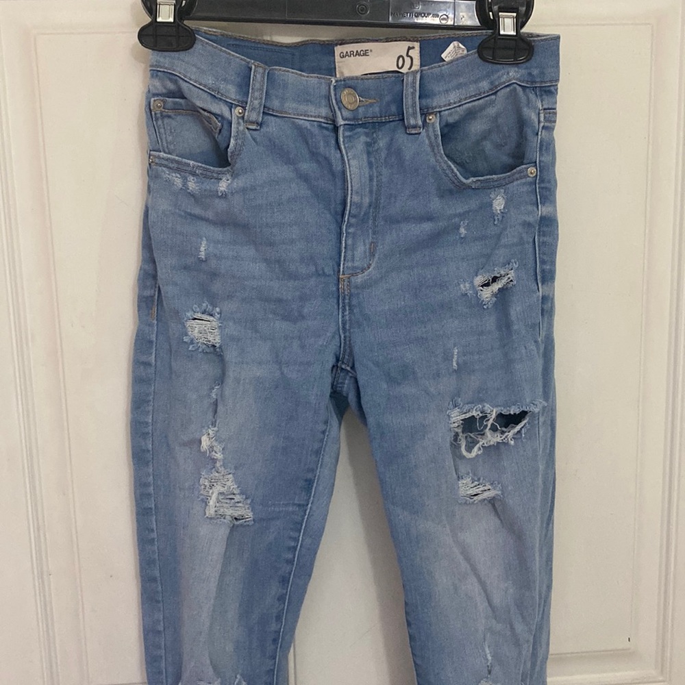 Garage jeans size 5, skinny, distressed.